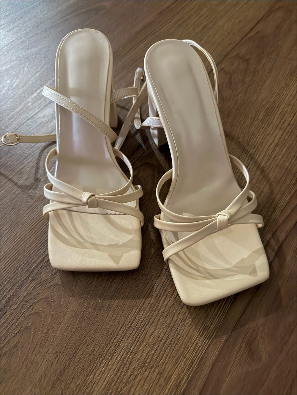 Women’s Strappy Knot Square-Toe Heeled Sandals in Cream